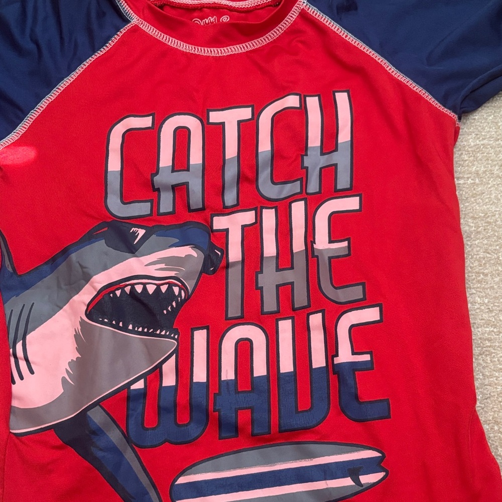 Red 'Catch the Wave' Graphic T-Shirt